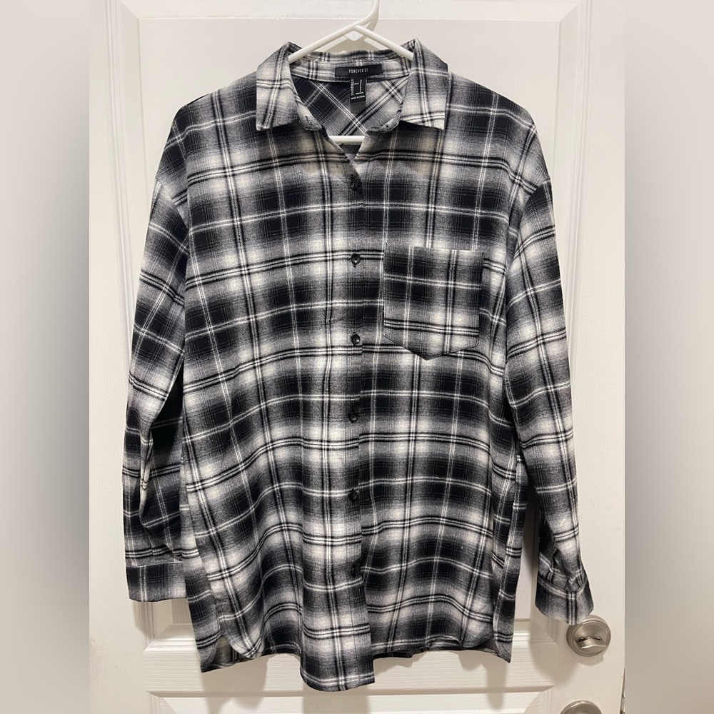 Forever 21 Black and White Plaid Casual Button Down Shirt
